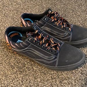 Discovery channel tiger edition Vans